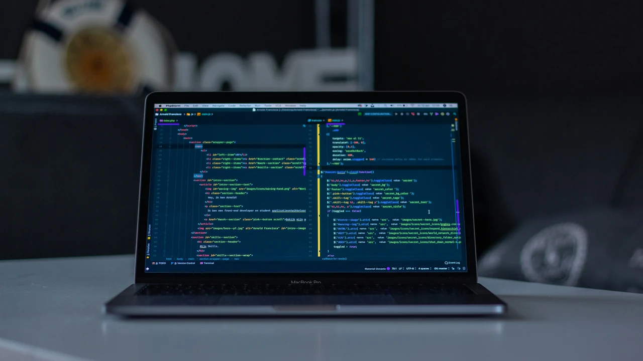 Laptop used for focused search work.